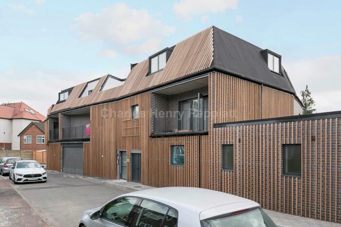 2 Bedroom Apartment To Rent In Bush Close, Newbury Park, IG2