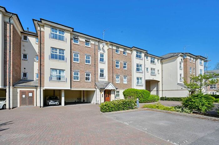 2 Bedroom Flat For Sale In Sandringham Court, Kingston, Kingston Upon Thames, KT2