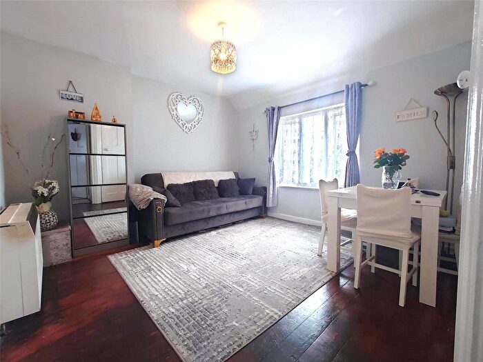 2 Bedroom Maisonette To Rent In Longford Close, Hayes, Hillingdon, UB4