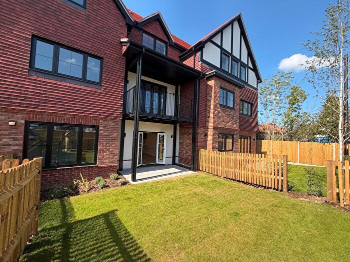 1 Bedroom Apartment For Sale In Farleigh Road, Warlingham, Surrey, CR6
