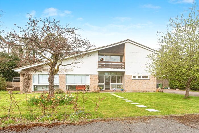 6 Bedroom Detached House For Sale In Sewell Close, Thatcham, RG18