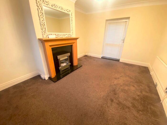 2 Bedroom House To Rent In York Road, Leeds, West Yorkshire, Uk, LS14