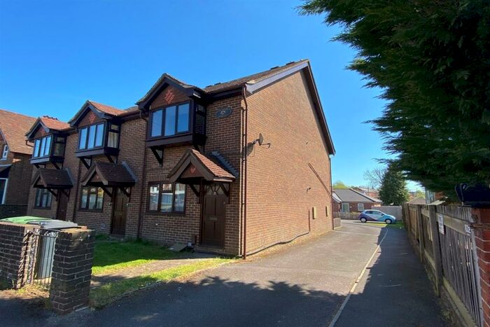 1 Bedroom Flat To Rent In Rushes Road, Petersfield, GU32