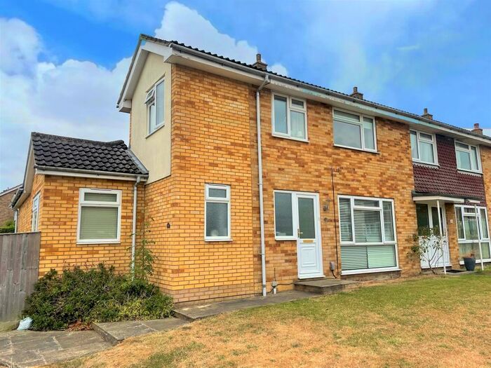 4 Bedroom End Of Terrace House For Sale In Little Hivings, Chesham, HP5
