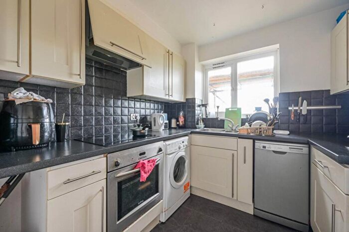 2 Bedroom Flat To Rent In Canary Wharf, Isle Of Dogs, London, E14