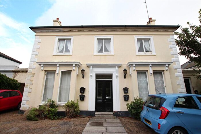 1 Bedroom Flat To Rent In Crescent Road, Worthing, West Sussex, BN11