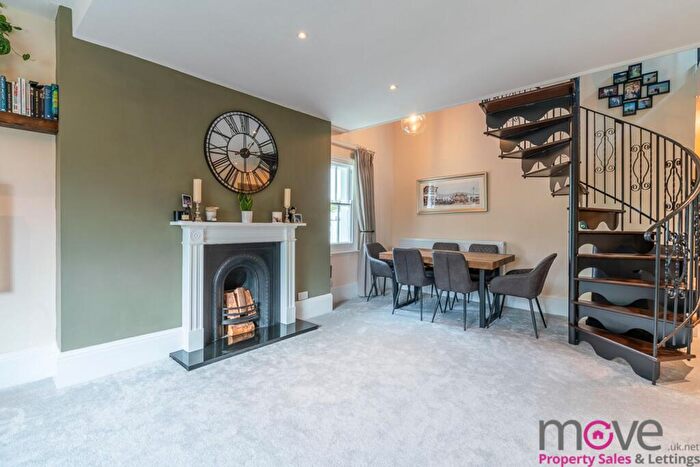 2 Bedroom Flat To Rent In Albert Road, Cheltenham, GL52