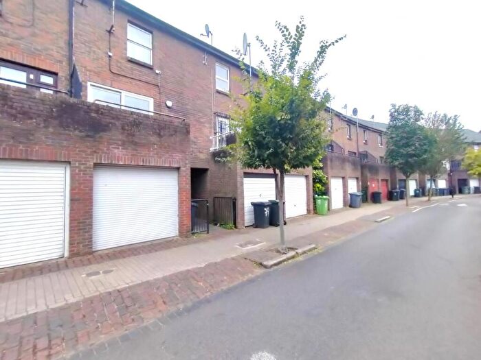 3 Bedroom Town House To Rent In Stonebridge Road, Tottenham, N15