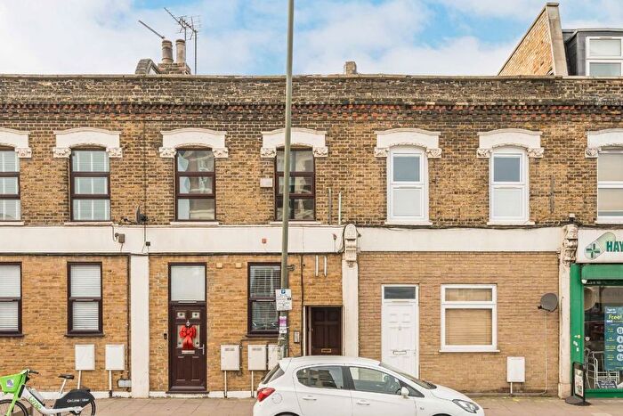 2 Bedroom Flat To Rent In Haydons Road, London, SW19