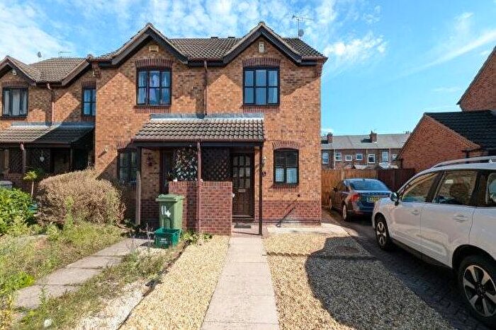 2 Bedroom End Of Terrace House To Rent In Hotspur Drive, Nottingham, NG4