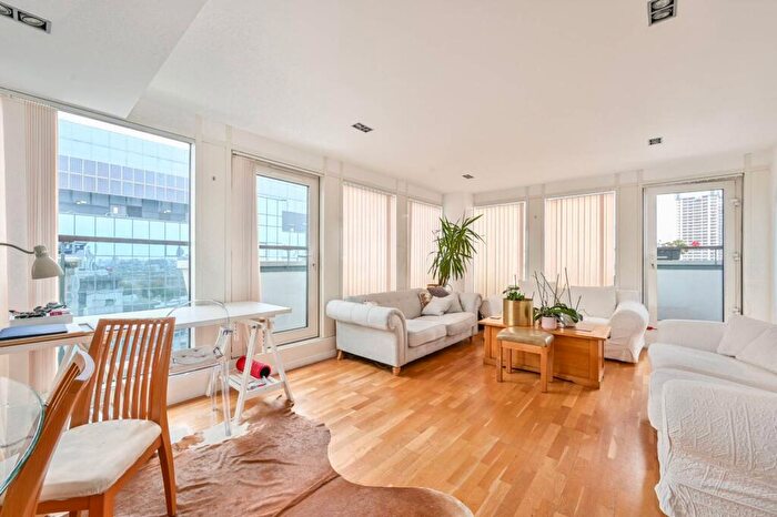 2 Bedroom Flat For Sale In City Tower, Canary Wharf, London, E14