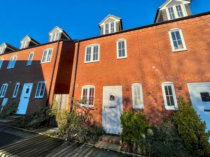 3 Bedroom Town House To Rent In Stoney Street, Sutton-In-Ashfield, NG17