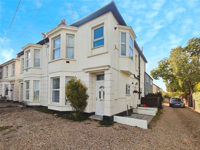 2 Bedroom Apartment For Sale In The Causeway, Arundel, West Sussex, BN18
