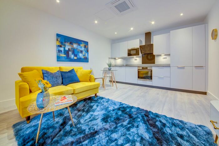 1 Bedroom Flat To Rent In Street Lane, Leeds, LS8