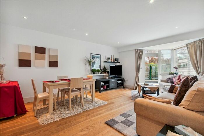 2 Bedroom Flat To Rent In Dorchester House, Strand Drive, Richmond, Surrey, TW9