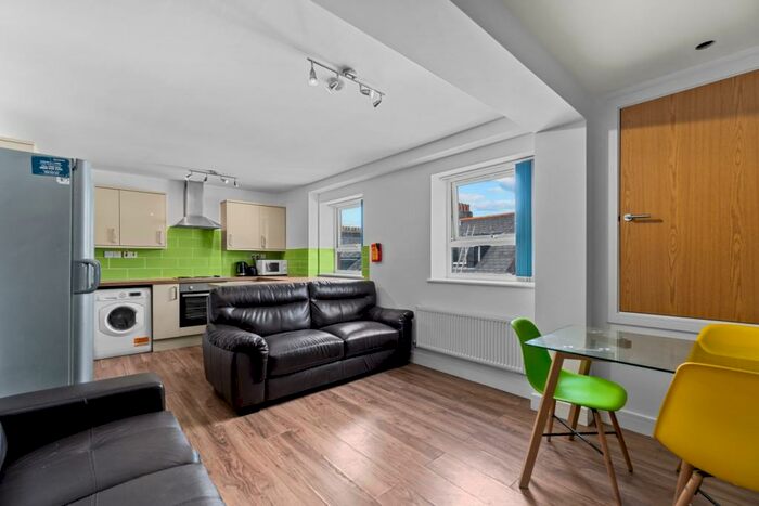 5 Bedroom Flat To Rent In Houndiscombe Road, Plymouth, Devon, PL4