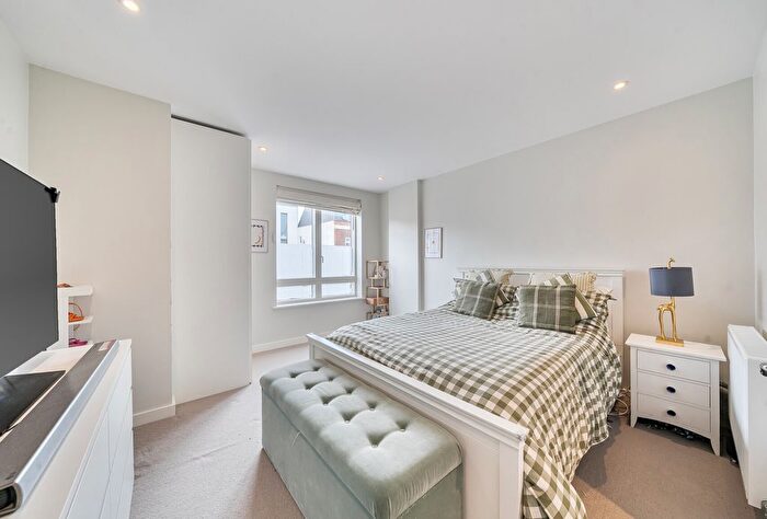 2 Bedroom Flat For Sale In Wimbledon Park Road, London, SW19