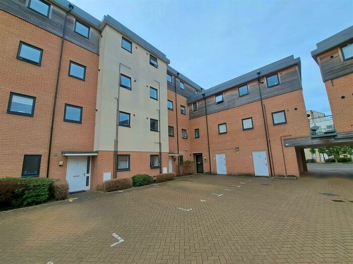 2 Bedroom Flat To Rent In Chieftain Way, Cambridge, CB4