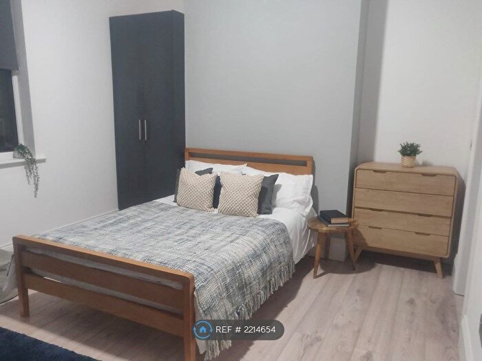 Studio To Rent In College Grove, Wakefield, WF1