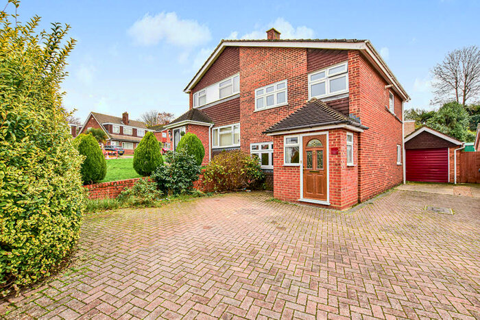 3 Bedroom Semi-Detached House To Rent In Saltwood Road, Maidstone, Kent, ME15