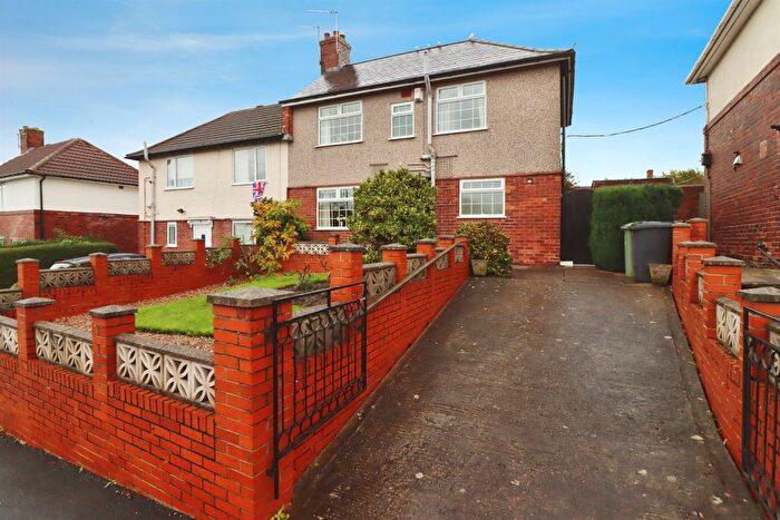 3 Bedroom Semi Detached House For Sale In Elm Street, Hollingwood, Chesterfield, S43