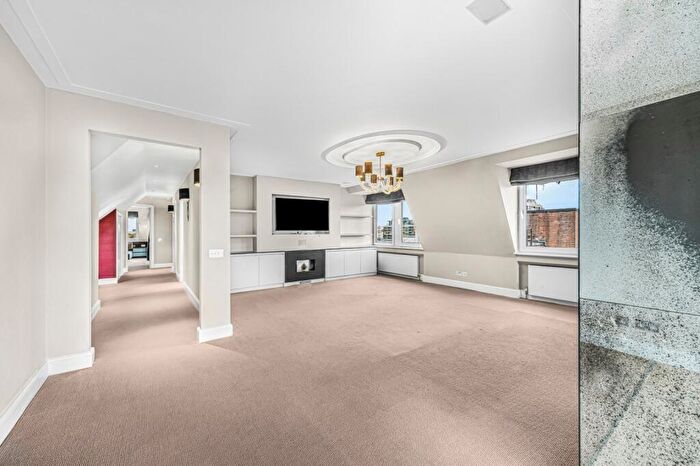 2 Bedroom Flat To Rent In Ascot Court, Grove End Road, NW8