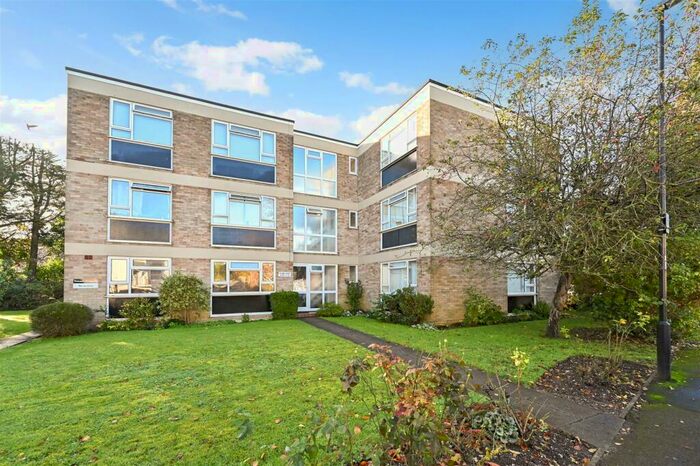 2 Bedroom Apartment To Rent In Cawley Road, Chichester, PO19