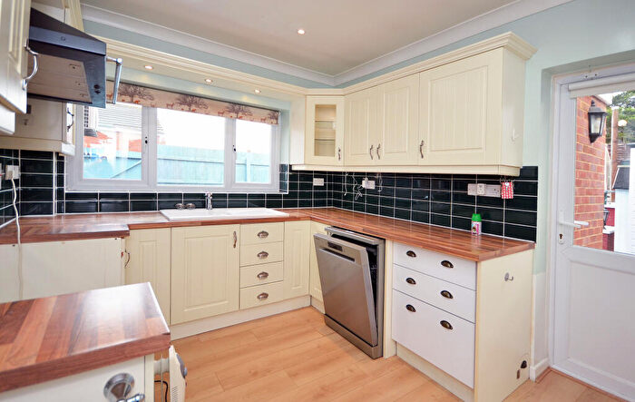 3 Bedroom Bungalow For Sale In London Road, Raunds, NN9