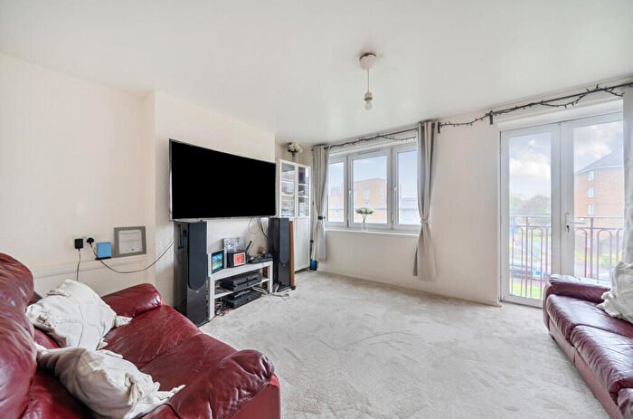2 Bedroom Apartment For Sale In Armfield Crescent, Mitcham, CR4