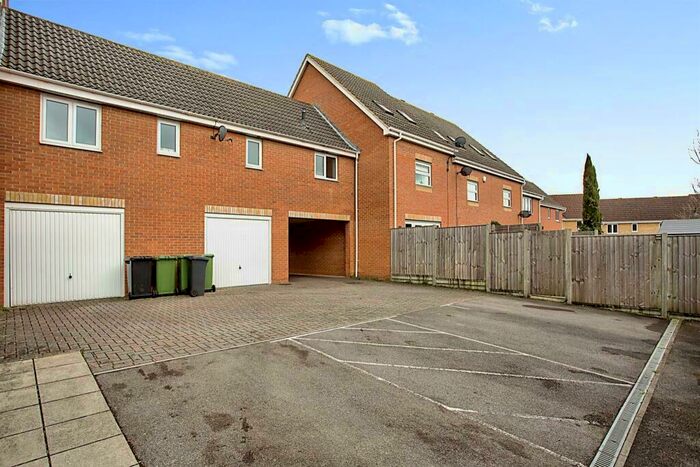 2 Bedroom Maisonette To Rent In Stag Drive, Hedge End, SO30