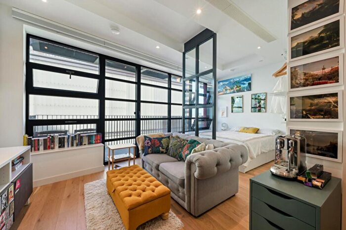 Apartment To Rent In Defoe House, London City Island, London, E14