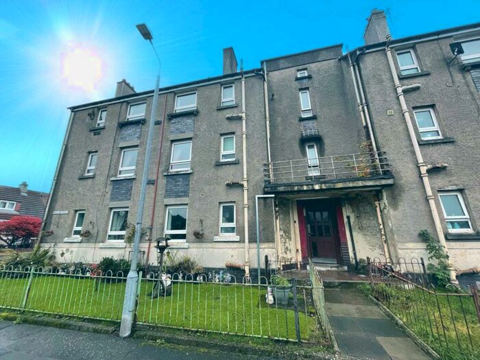 3 Bedroom Flat To Rent In Leven Square, Renfrew, PA4