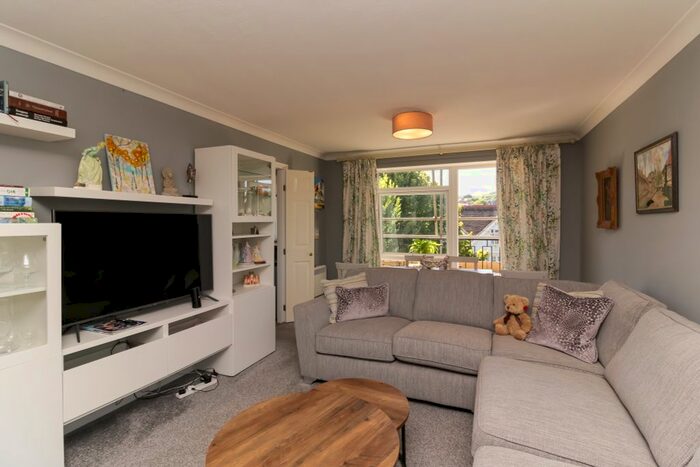 2 Bedroom Flat To Rent In Granville Road, Eastbourne, BN20