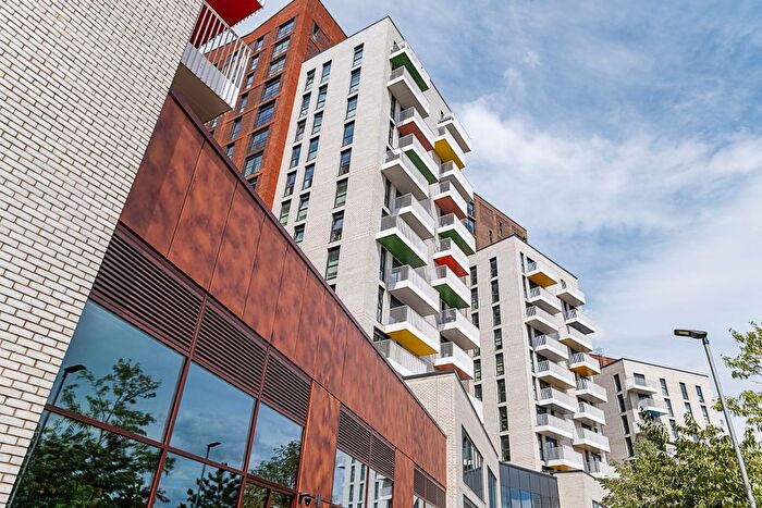 2 Bedroom Flat To Rent In Garden Boulevard, Maidenhead, SL6