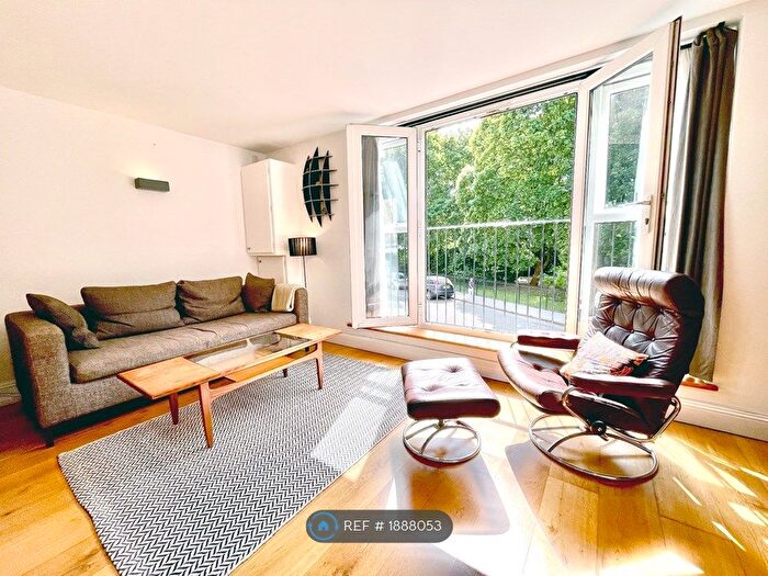 Studio To Rent In Martello Street, London, E8