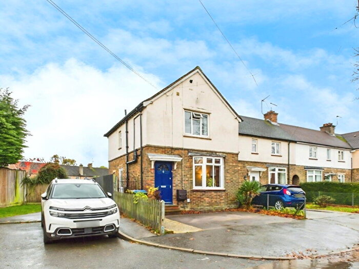 3 Bedroom End Of Terrace House For Sale In Oakleigh Road, Horsham, RH12