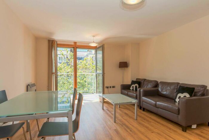 2 Bedroom Apartment To Rent In Temple House, Temple Street, B2
