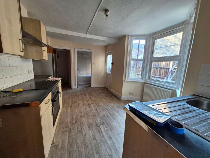 1 Bedroom Flat To Rent In Elliott Road, Thornton Heath, CR7