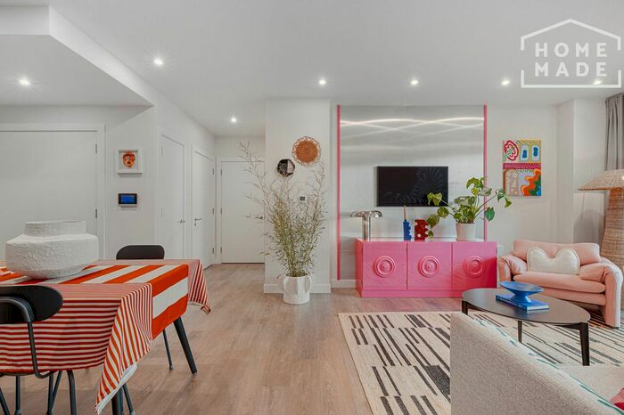 3 Bedroom Flat To Rent In Coppermaker Square, Stratford, E20