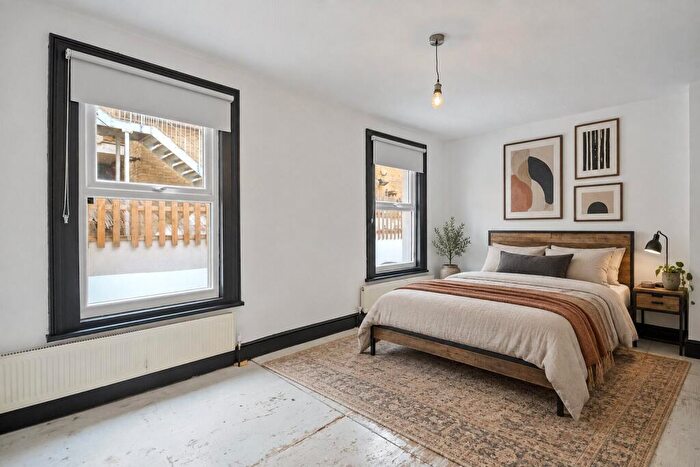 3 Bedroom Apartment To Rent In Brett Road, London, E8