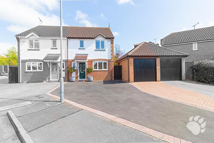 3 Bedroom Semi-Detached House For Sale In Sweet Briar Drive, Steeple View, SS15