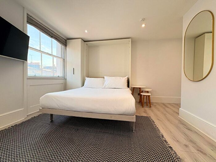 Apartment To Rent In Studio Flat, Gloucester Place, Baker Street, NW1