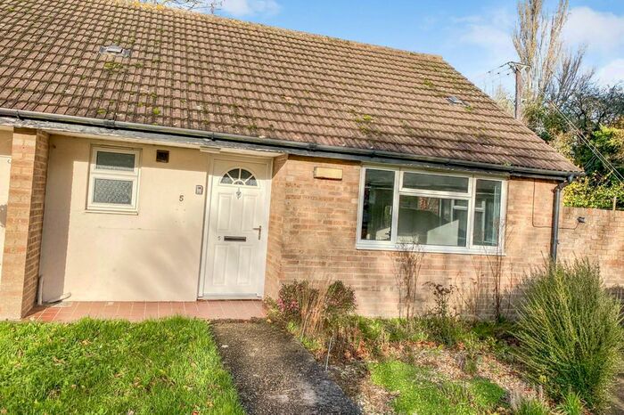 1 Bedroom Bungalow For Sale In Moat Side, Anstey, Buntingford, SG9