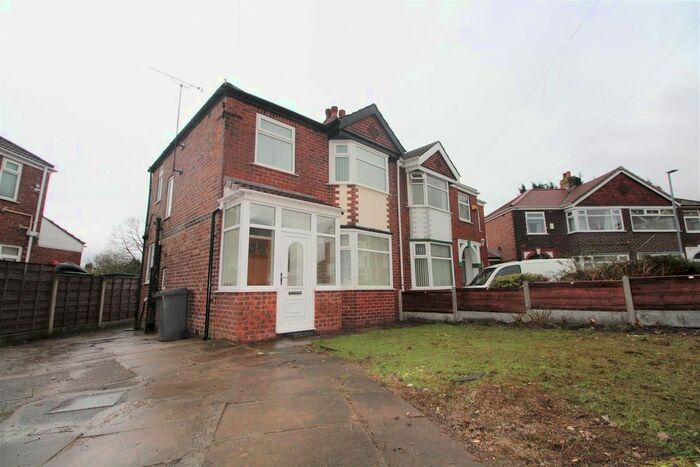 3 Bedroom Semi-Detached House To Rent In Brook Avenue, Droylsden, Manchester M43