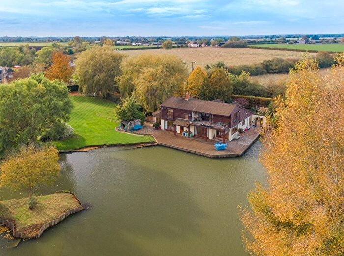 4 Bedroom Detached House For Sale In Marsh, Aylesbury, HP17