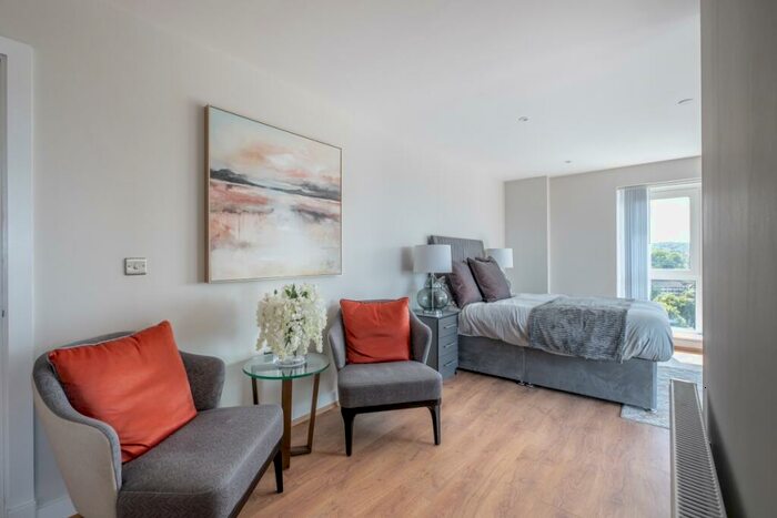 3 Bedroom Penthouse To Rent In Mast Quay London, SE18