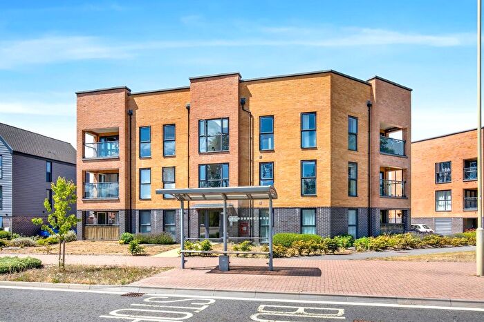 2 Bedroom Flat For Sale In Douglas Drive, Bordon, Hampshire, GU35