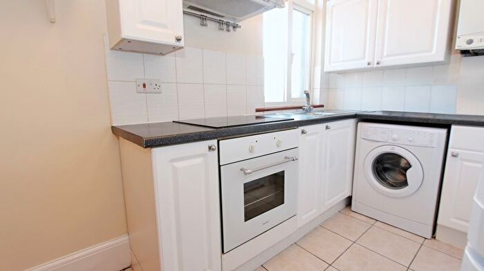 1 Bedroom Flat To Rent In Green Lanes, Palmers Green, N13