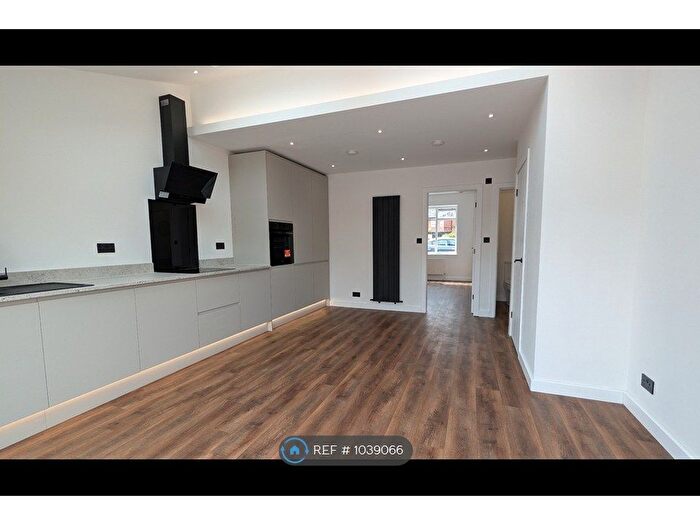 2 Bedroom Terraced House To Rent In Meadow St, Stockport, SK2