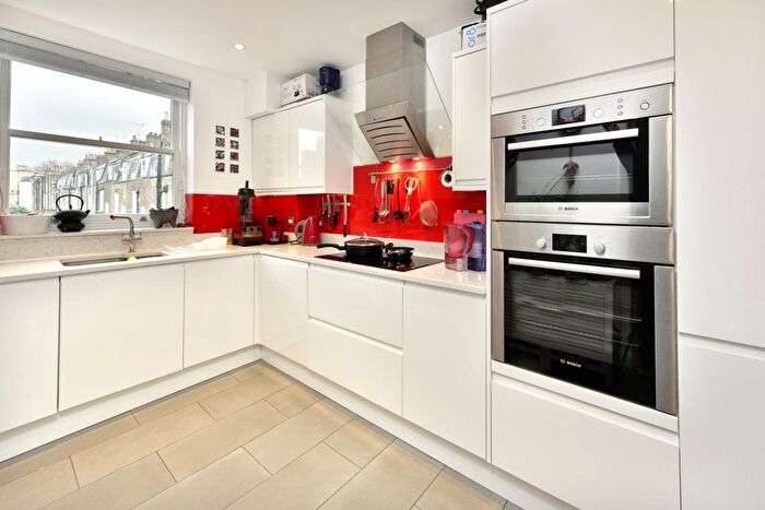 4 Bedroom Flat To Rent In Upper Street, Islington, London, N1